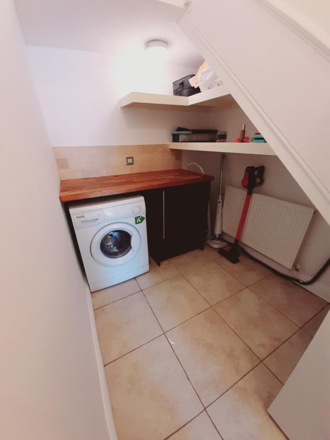 Cosy 1 Bedroom Apartment In The Heart Of Ландъндо Екстериор снимка