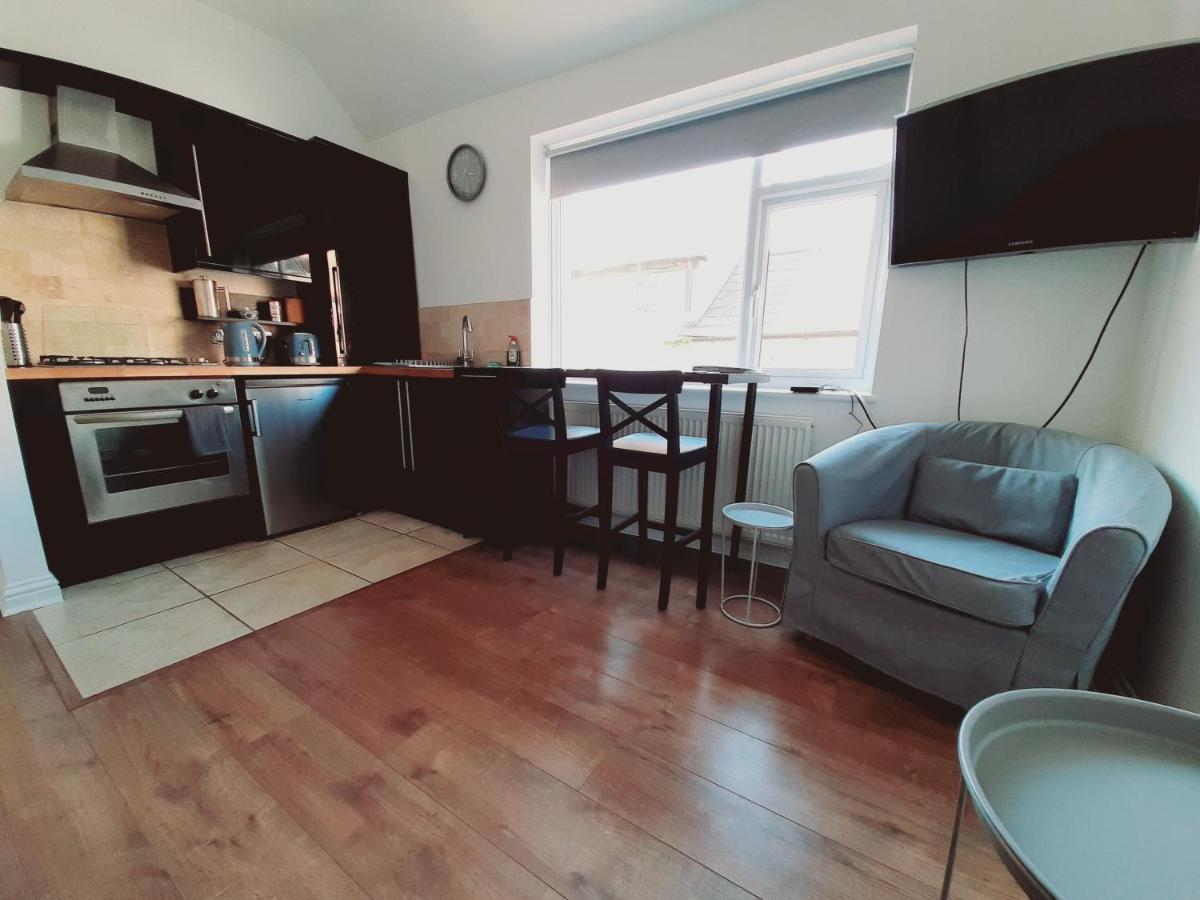 Cosy 1 Bedroom Apartment In The Heart Of Ландъндо Екстериор снимка